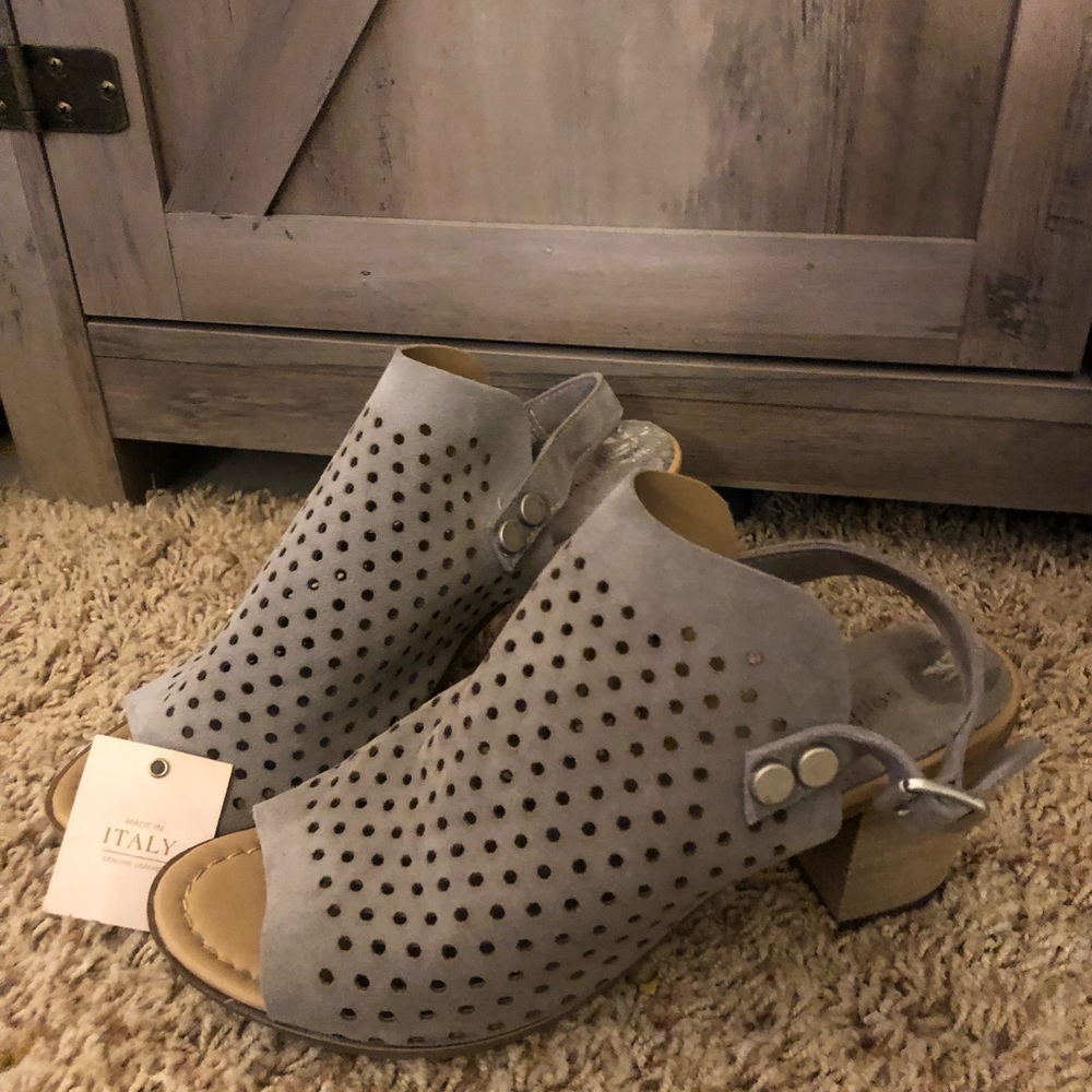 Sophia Milano Heels/sandals